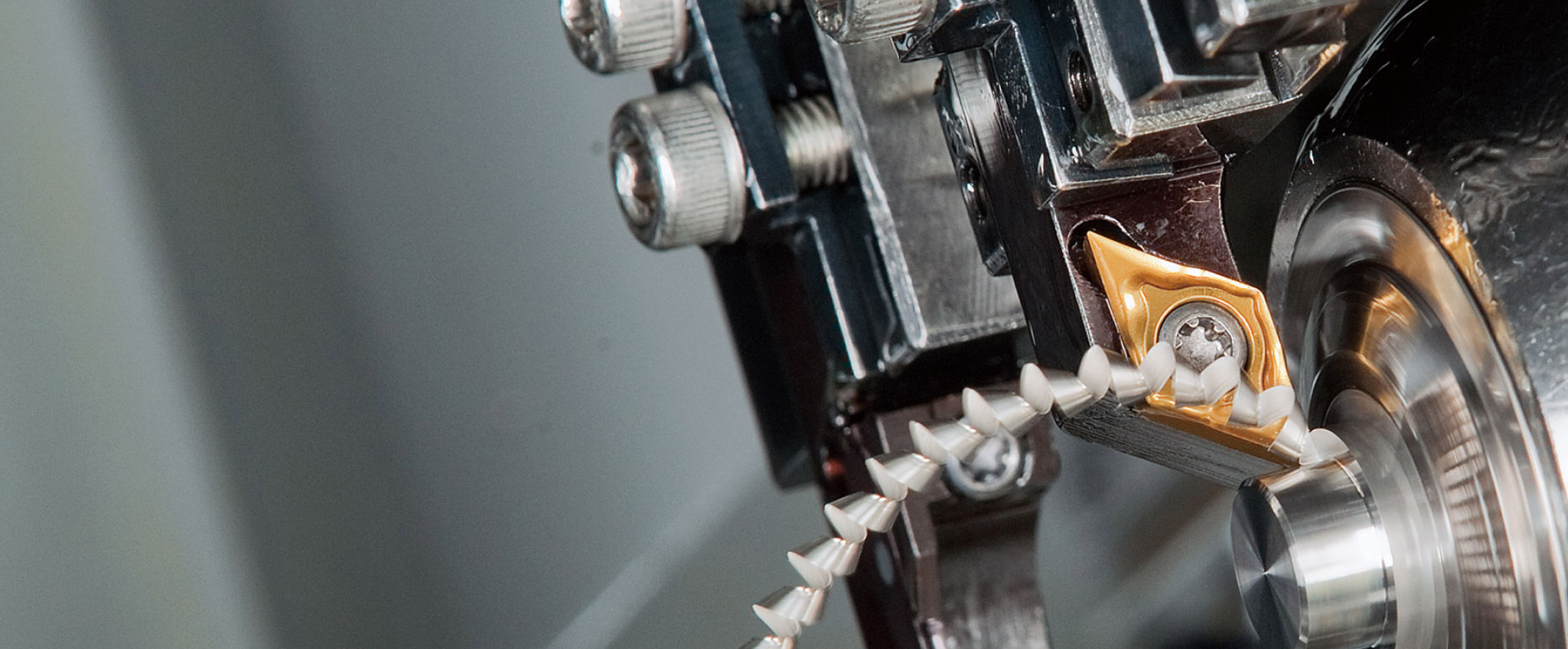 小物部品加工 - NTK Cutting Tools